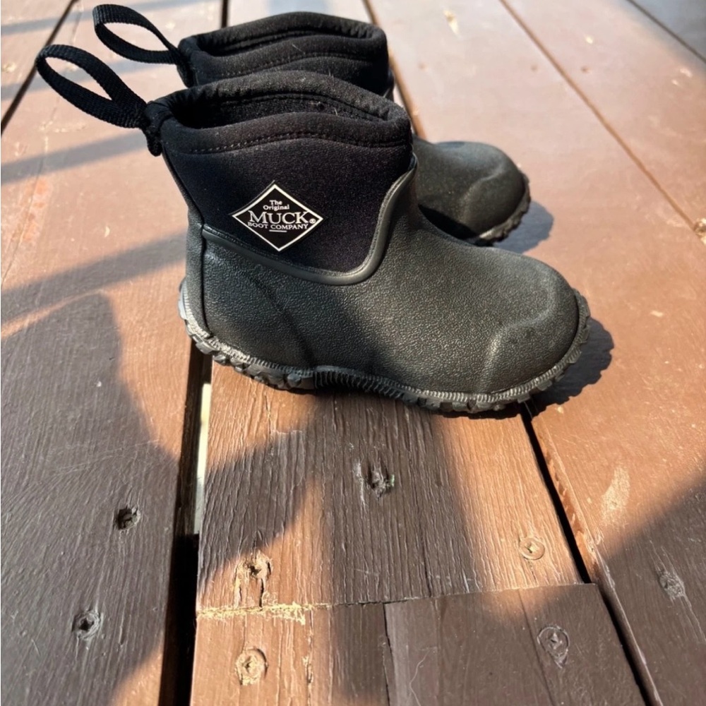 Toddler size 7 black rain rubber Muck Boots